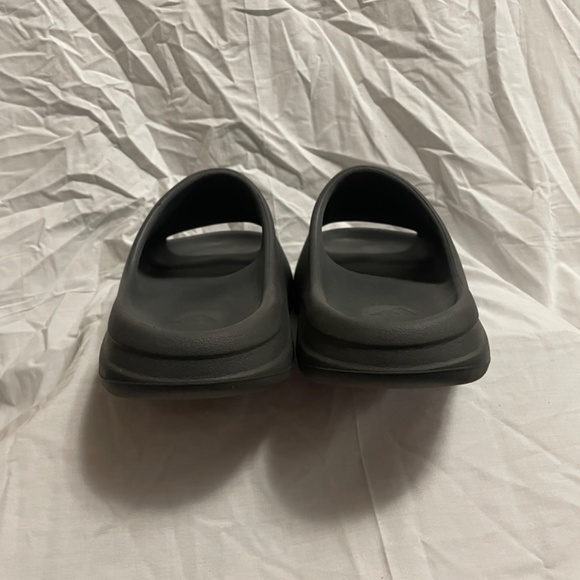 Yeezy slides granite size 14 - Picture 3 of 6